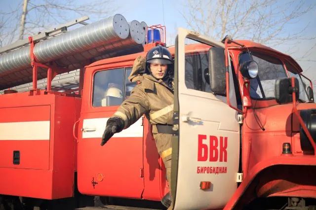 Пожар уничтожил все дворовые постройки в одном из районов ЕАО