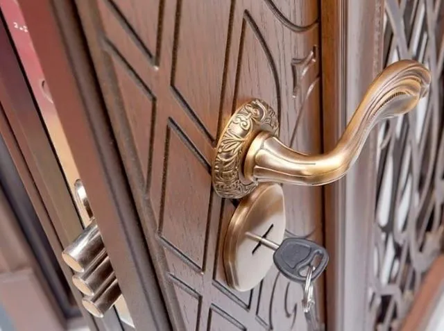 Сделает ваше личное пространство красивым и безопасным магазин «Двери» из Биробиджана