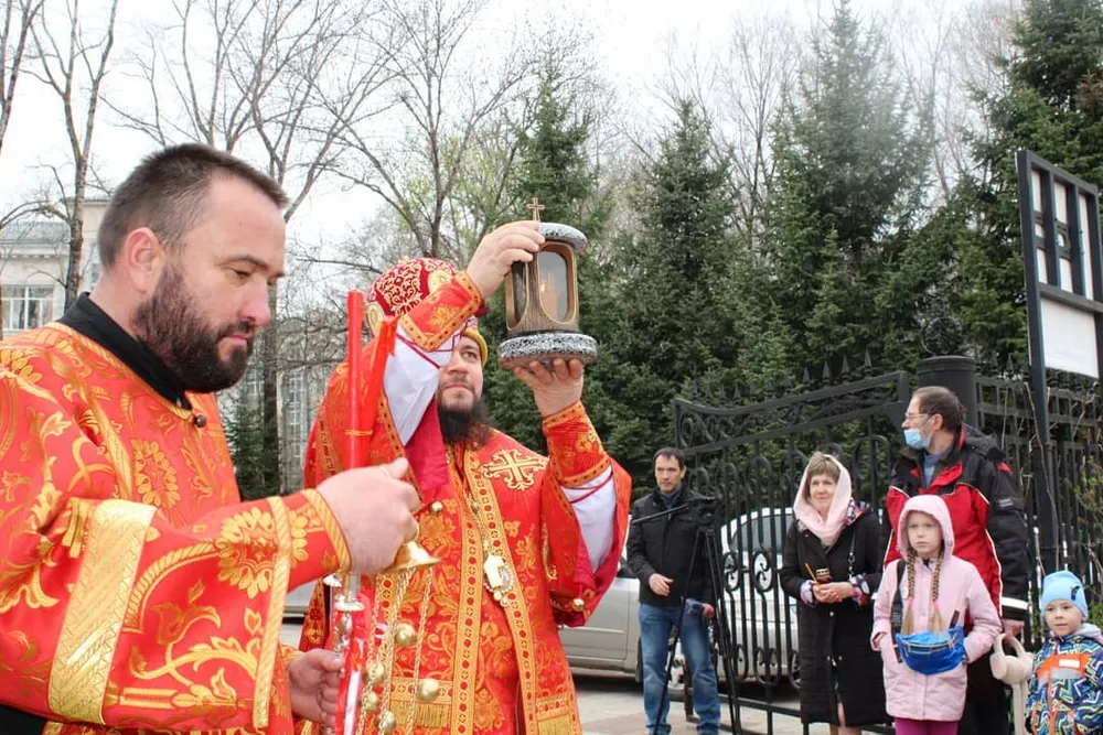 Благодатный огонь прибыл в ЕАО из святого града Иерусалима