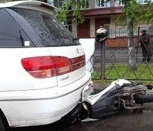 ВИДЕО: Две «Toyota» и мопед столкнулись в Биробиджане
