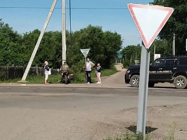 «Ланд Крузер» въехал в мотоцикл - авария в Биробиджане