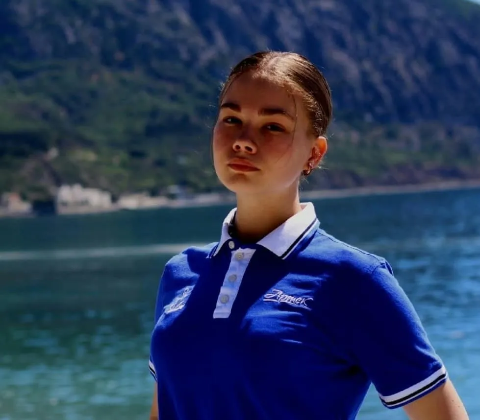 Из Крыма с золотой медалью возвращается школьница в Биробиджан