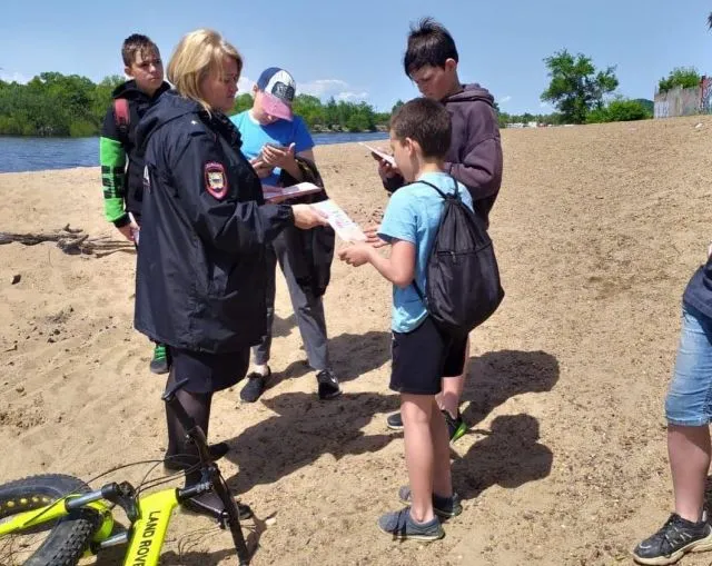 Получают штрафы за тайное купание детей хабаровчане