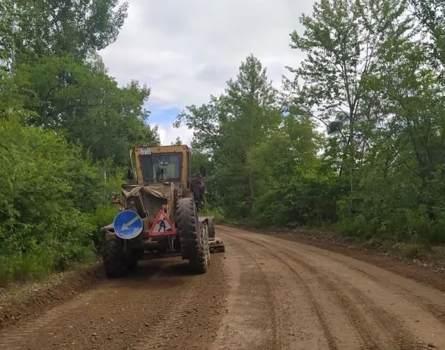 Около ста дорог прогрейдируют в Биробиджанском районе