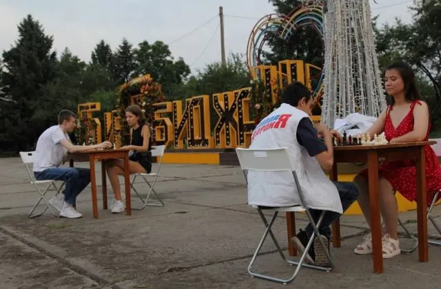 Битву умов устроили биробиджанцы на площади им. Ленина