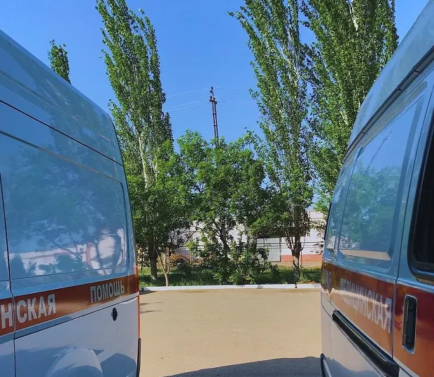 Выброшенной из окна дверью зашибло 9-летнего ребенка в Биробиджане