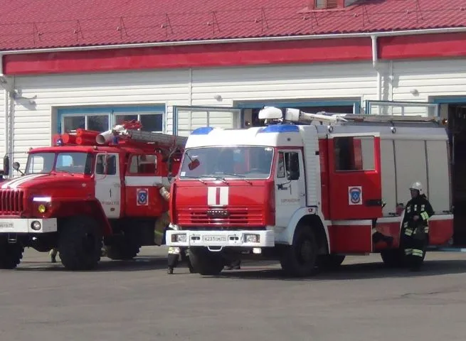 Буквально на руках: спасатели из Биробиджана эвакуировали горожан из задымлённого дома