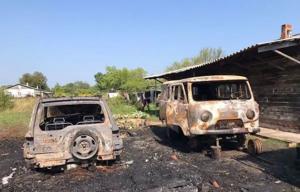 Возможно, поджог: сгорел гараж с двумя авто в Ленинском районе ЕАО