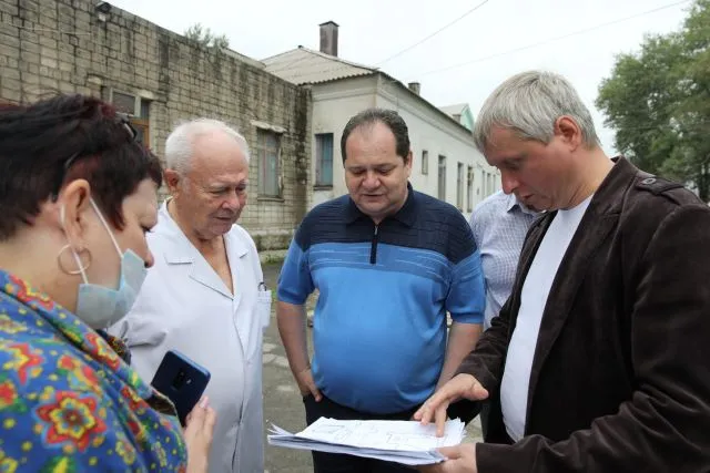 Подготовку к ремонту больницы и детсада проверил Ростислав Гольдштейн в одном из районов ЕАО