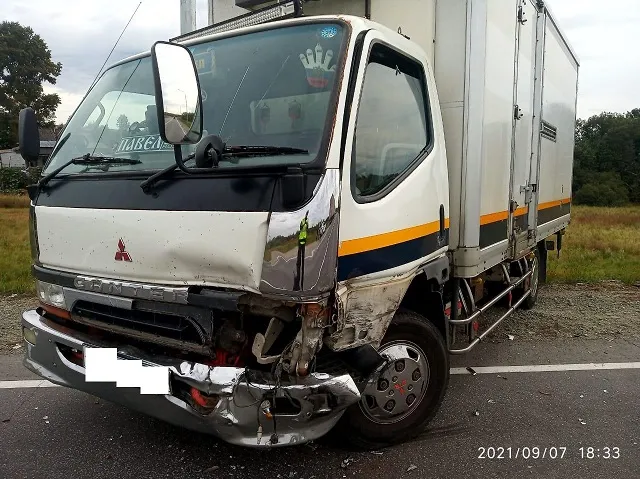 Отлетевшее на ходу колесо фуры влетело в другое авто на автодороге в ЕАО