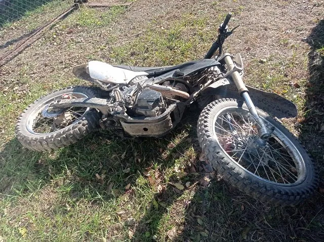 Покалечил себя и пассажира, не справившись с управлением, мотоциклист в ЕАО