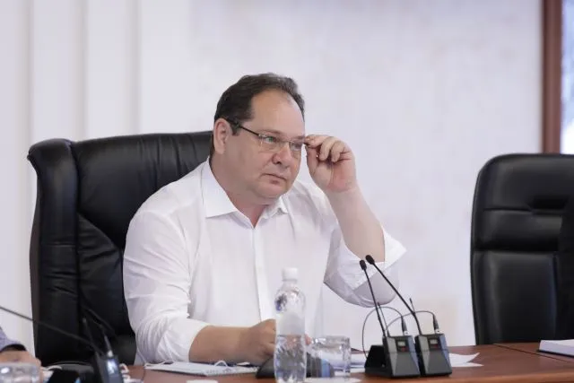 Учителей ЕАО с профессиональным праздником поздравил Ростислав Гольдштейн