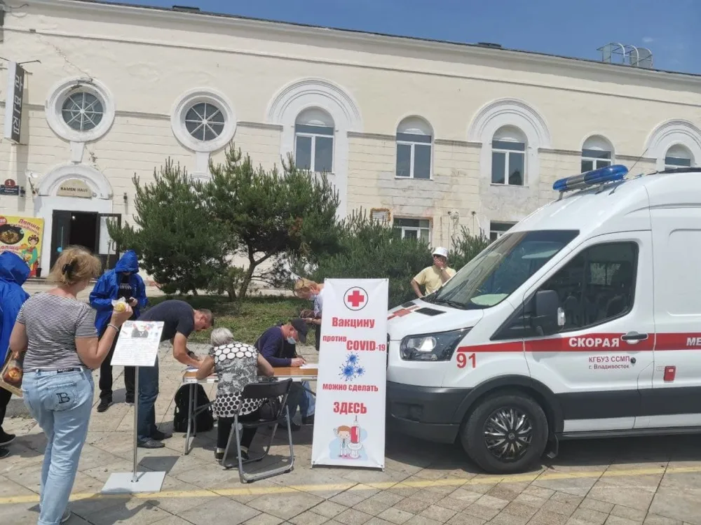 Оплачиваемые выходные после вакцинации получат россияне