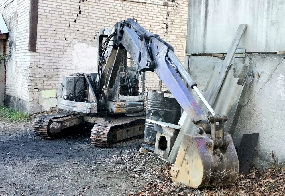 Загорелся экскаватор по неизвестным причинам в Биробиджане