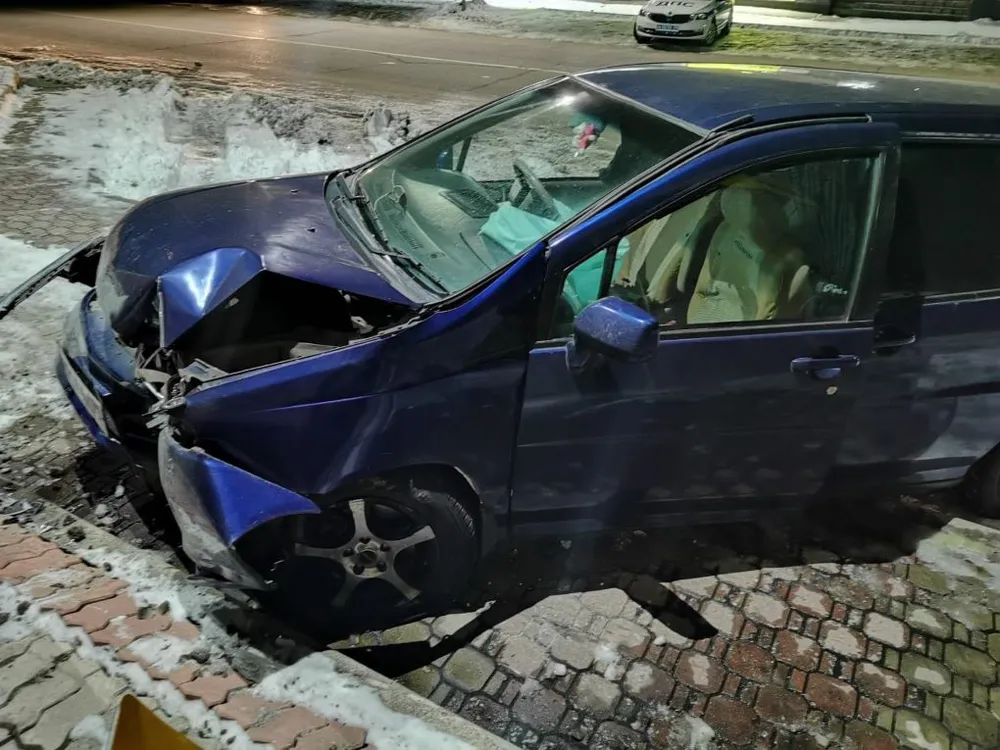 Разбил авто и скрылся с места ДТП водитель в Биробиджане