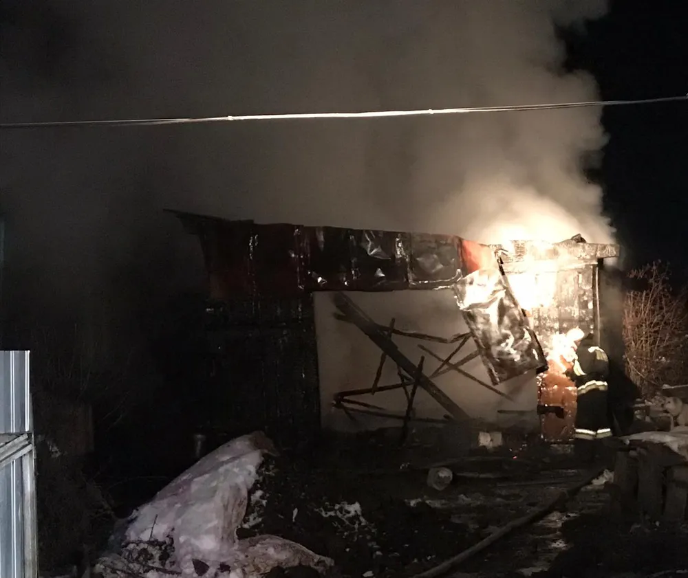 Спалил гараж, желая согреть картошку, житель п. Смидович в ЕАО