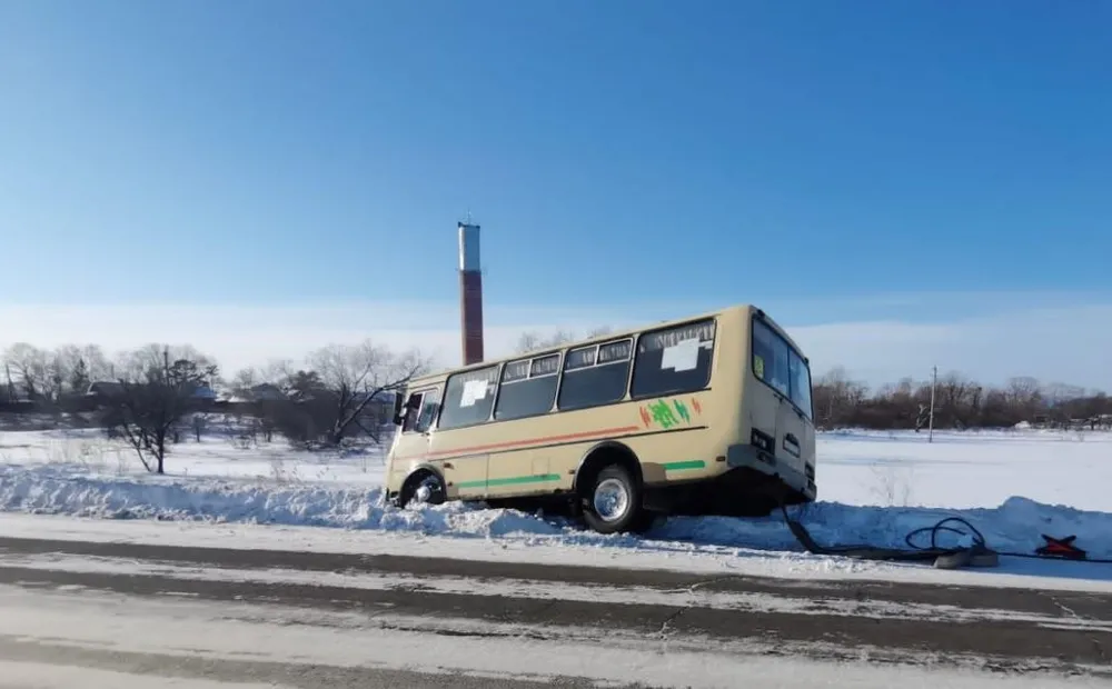 Не справился с управлением водитель автобуса в Биробиджане