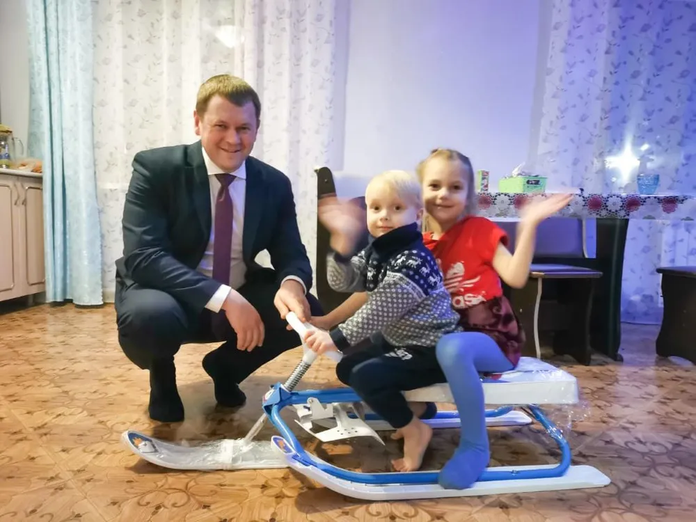 Исполнил мечту пятилетней девочки мэр Биробиджана