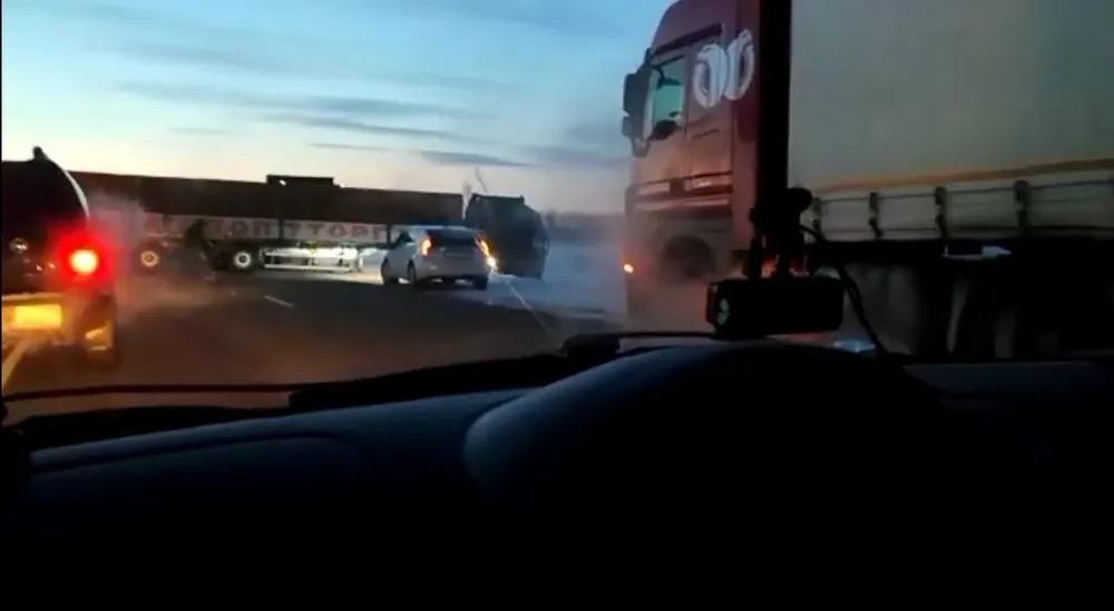 ВИДЕО: Снова встало движение на трассе «Амур» из-за аварии в ЕАО