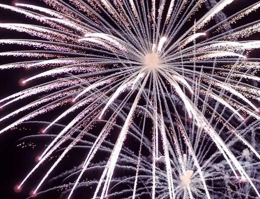 Увидеть новогодний фейерверк в прямом эфире сегодня смогут биробиджанцы