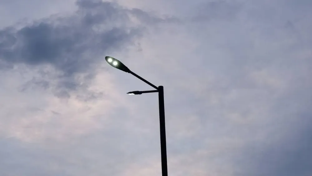 Освещение появится на отремонтированном участке западного подъезда к Биробиджану