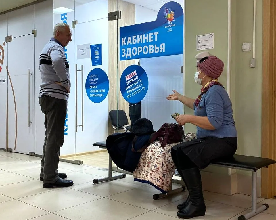 О штаммах коронавируса, бушующих в ЕАО, рассказал главный санврач региона