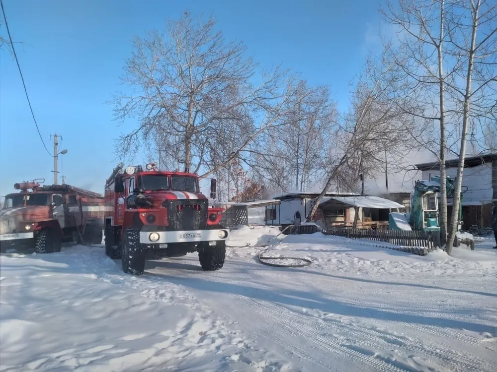 Разбудили семью в горящем доме спасатели в Биробиджане