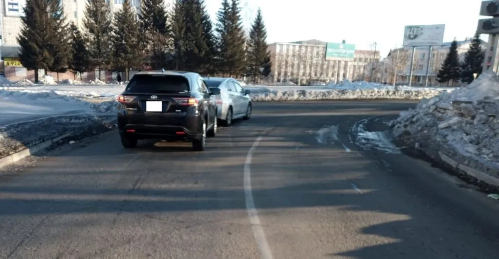 Два авто не разъехались на «сложном перекрестке» в центре Биробиджана