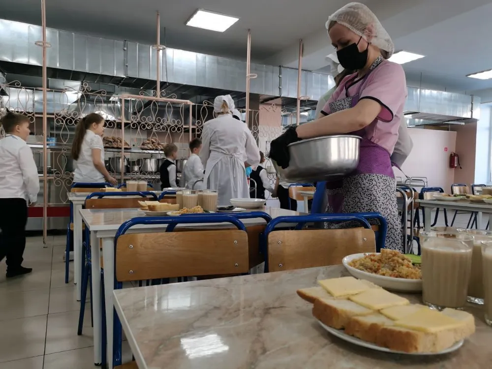 Как кормят детей в школах, проверяет комиссия в Биробиджане