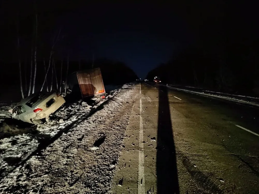 Получил травмы в ДТП с грузовиком водитель на автодороге в ЕАО