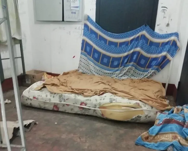 Ночлежку в жилом подъезде устроили подростки и маргиналы в Биробиджане