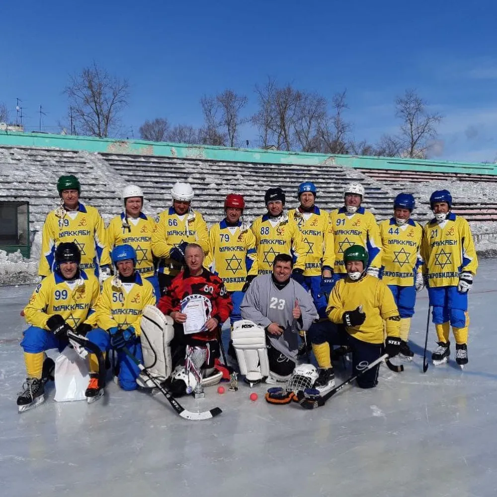 Биробиджанский «Маккаби» взял «серебро» на ветеранском турнире в Хабаровске