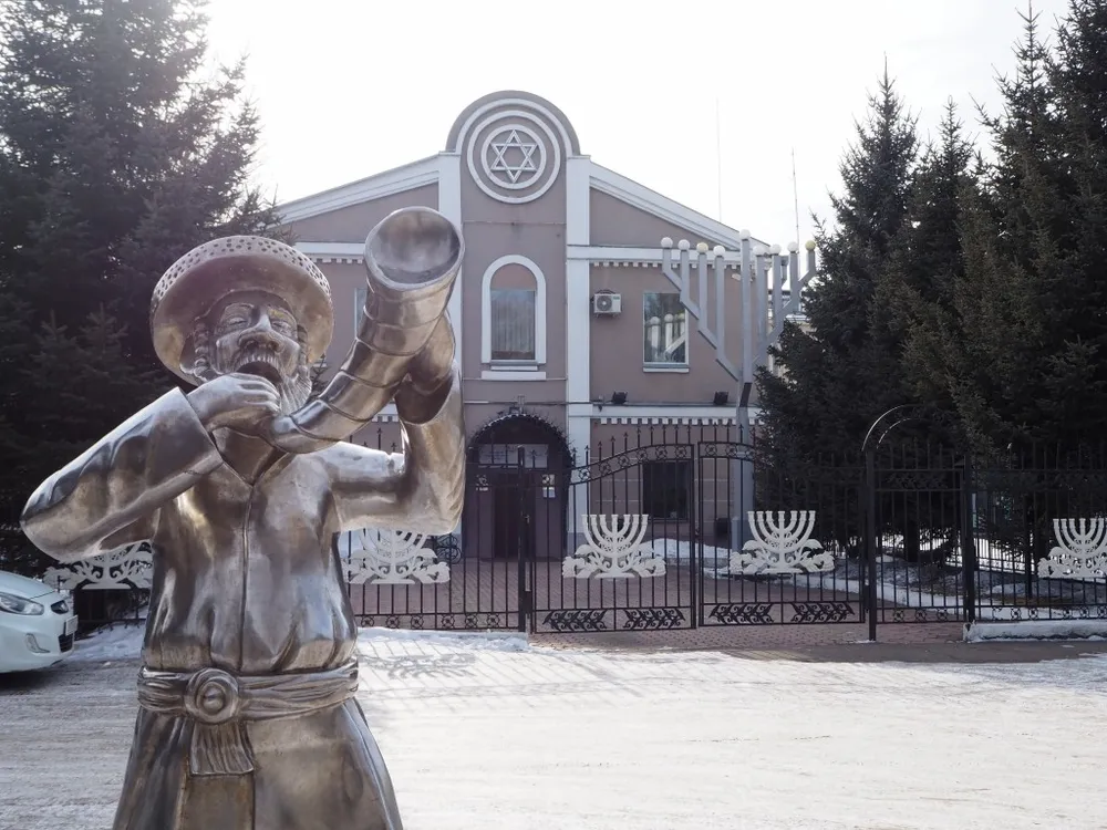 Ростислав Гольдштейн поздравил жителей ЕАО с Песахом