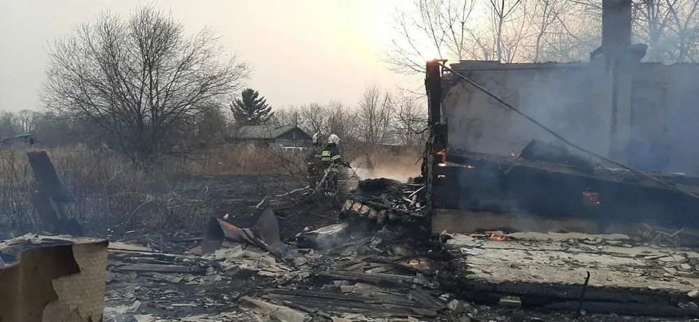 Полностью выгорел деревянный дом в Октябрьском районе ЕАО