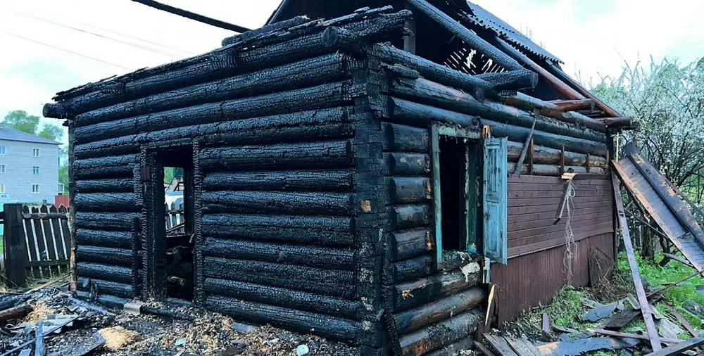Полностью сгорела веранда и выгорел дом в ЕАО