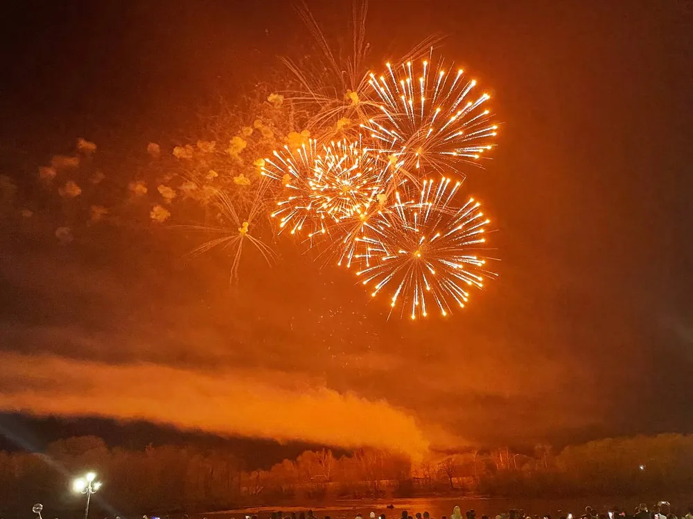 Победным салютом завершилось празднование Дня Победы в Биробиджане