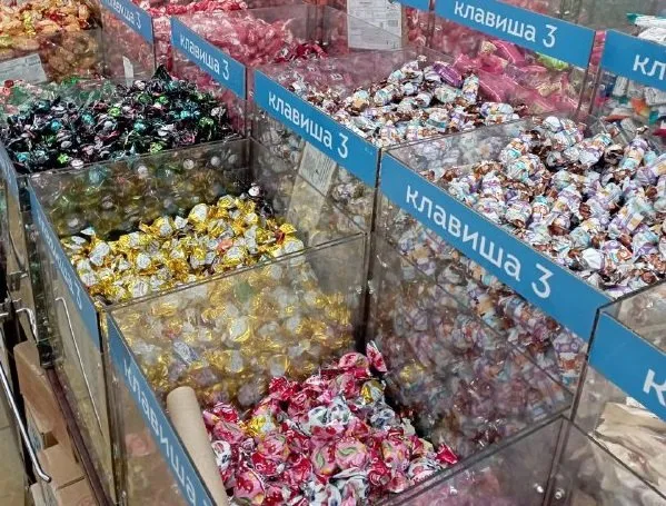 Пронести 10 коробок конфет мимо кассы пытался биробиджанец