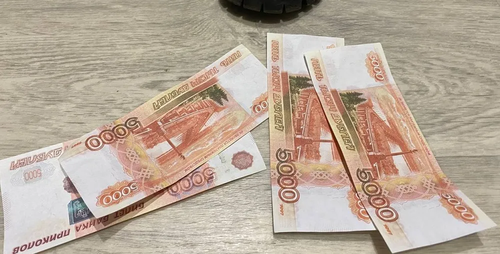 Присвоил чужую пятитысячную купюру в магазине житель Биробиджана