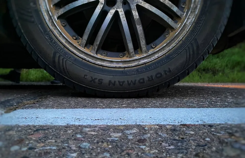 Выехал на встречку, а после опрокинулся тягач на автодороге в ЕАО