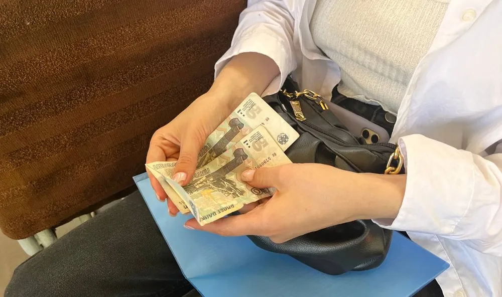 Угодила в руки аферистов, покупая бассейн, жительница Биробиджанского района ЕАО