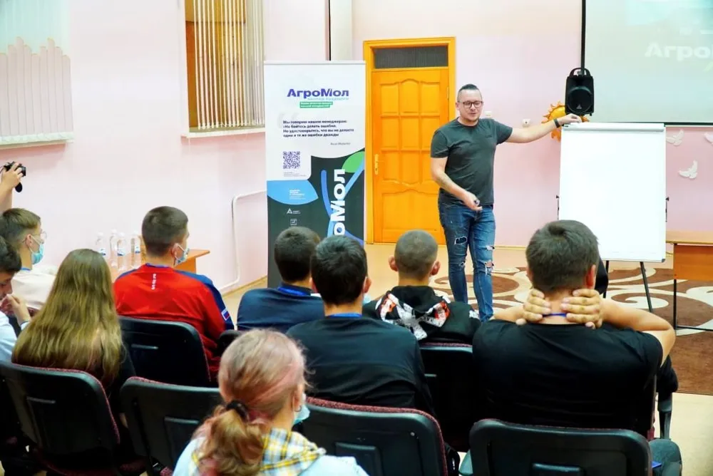 Секретами успеха поделились с молодежью известные предприниматели ЕАО на ярмарке «АгроМол»
