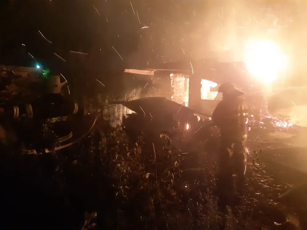 Полностью уничтожены огнём баня и хозпостройка в ЕАО