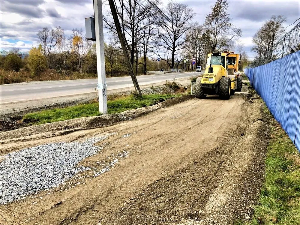 Тротуар обустраивают в мкр Сопка в Биробиджане