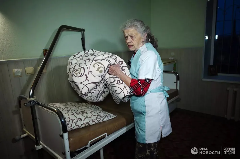 Пенсионерка отправилась в зону СВО помогать раненым из Хабаровска