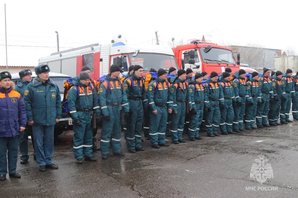 Из-за сильного снегопада возник затор на трассе в Облученском районе - легенда учений МЧС