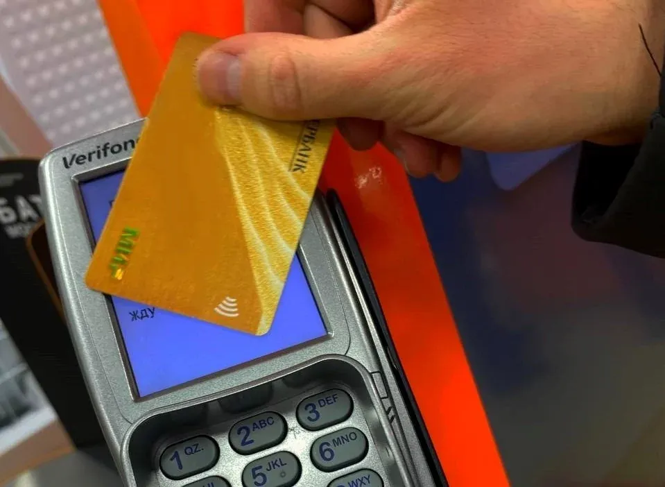 Потратил все деньги с чужих банковских карт «находчивый» биробиджанец