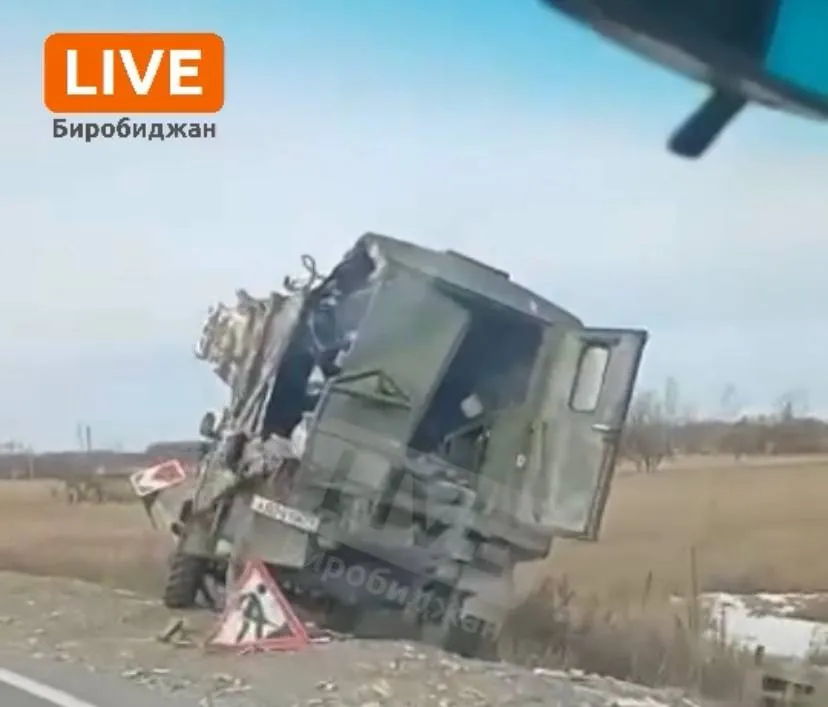 Столкнулись два крупногабарита на автодороге в ЕАО