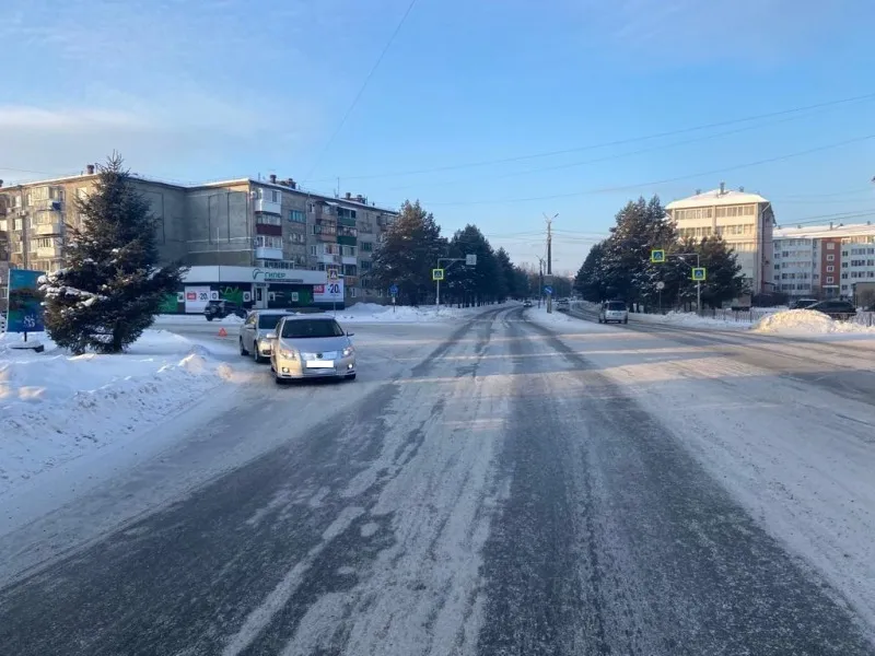Две тойоты пострадали в ДТП на скользкой дороге в Биробиджане