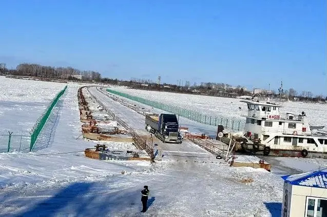 Первые грузы с экспортной соей прошли по ледяной дороге из ЕАО в Китай