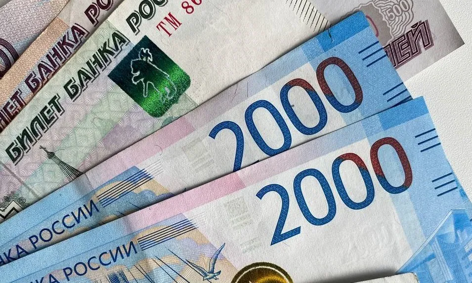 Повысить оклад на 10,5% силовикам и военным предлагает Минобороны РФ